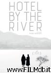 poster del film El hotel a orillas del río
